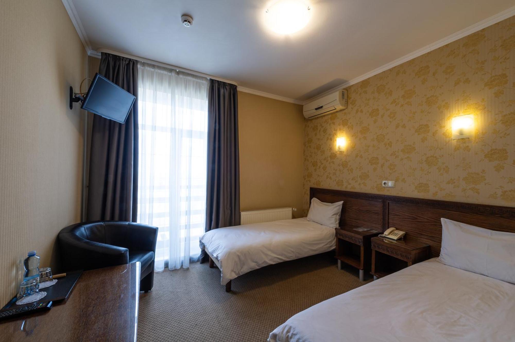 Kamelot Hotell Ternopil Exteriör bild