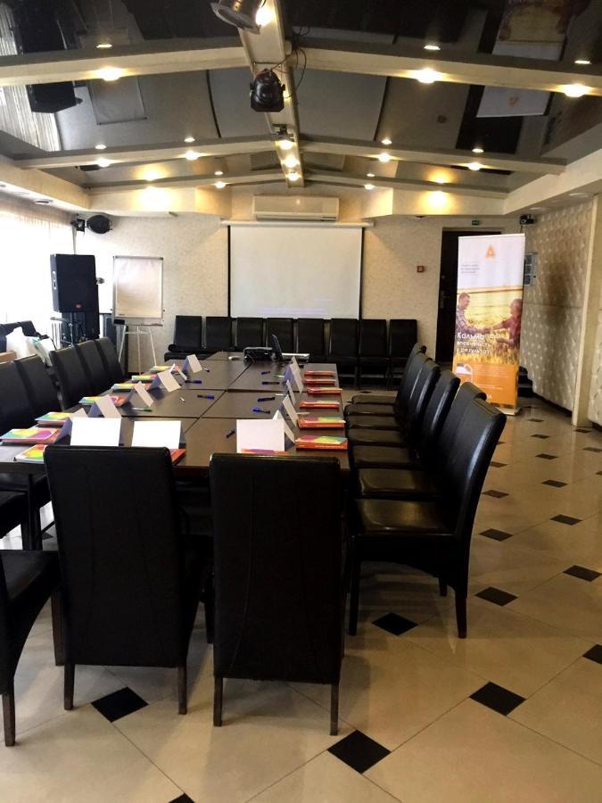Kamelot Hotell Ternopil Exteriör bild